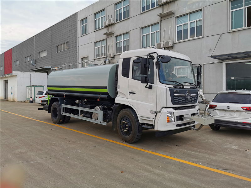 國(guó)六東風(fēng)天錦15噸灑水車(chē)