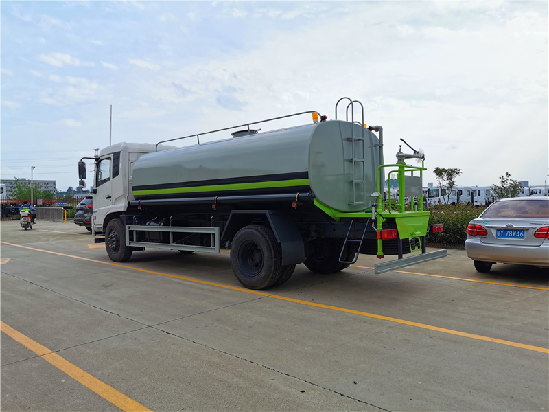 國(guó)六東風(fēng)天錦15噸灑水車(chē)