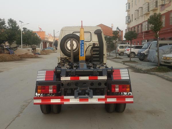 程力威牌CLW5041ZXXB6型車(chē)廂可卸式垃圾車(chē)